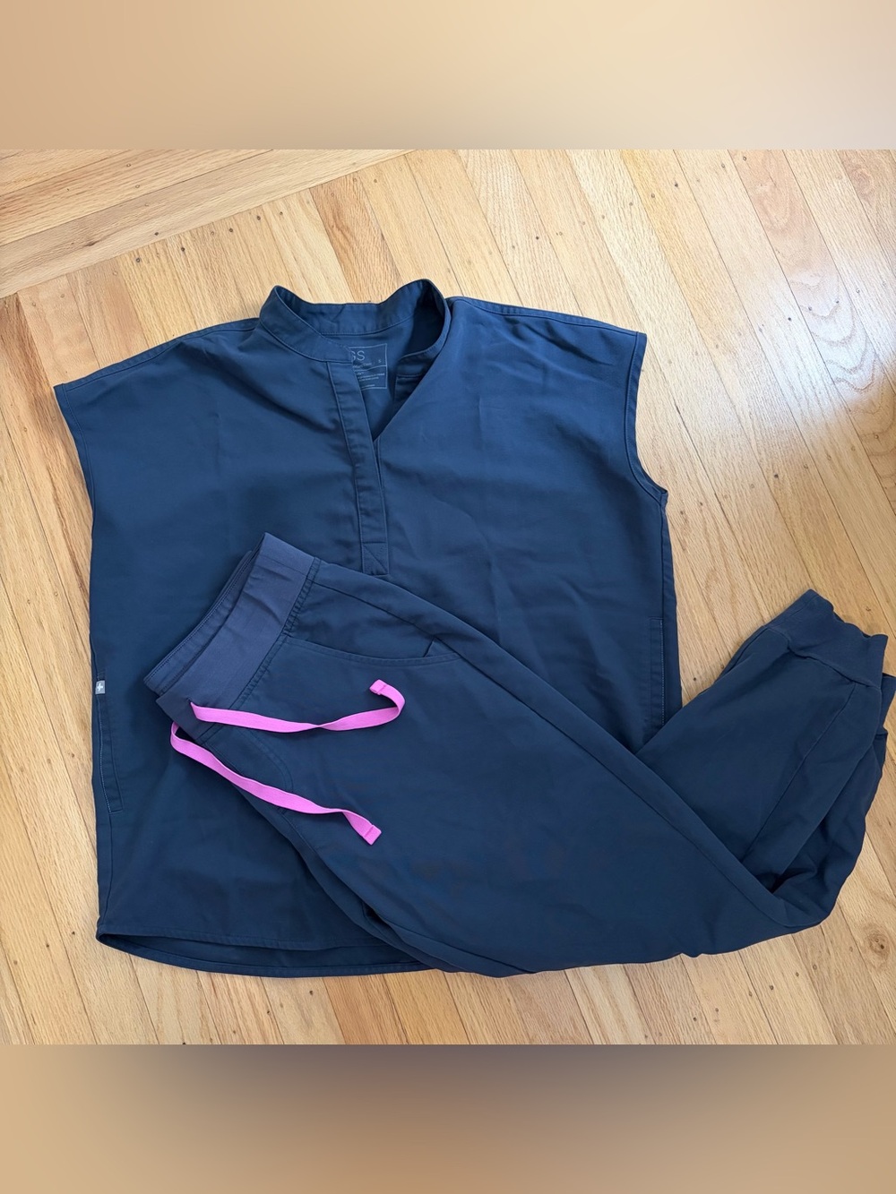FIGS Dark Grey Scrub Set (S)